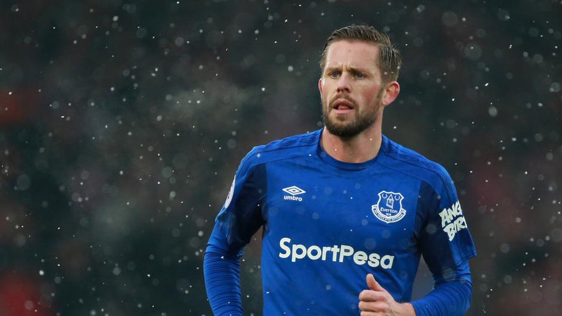 开yun官网-湖人新援融入缓慢，整体表现起伏不定，湖人新援球衣